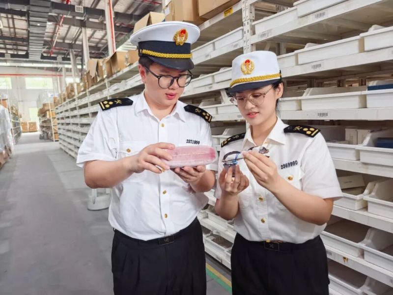 “浪漫经济”持续升温 进口好物奔赴七夕（图）